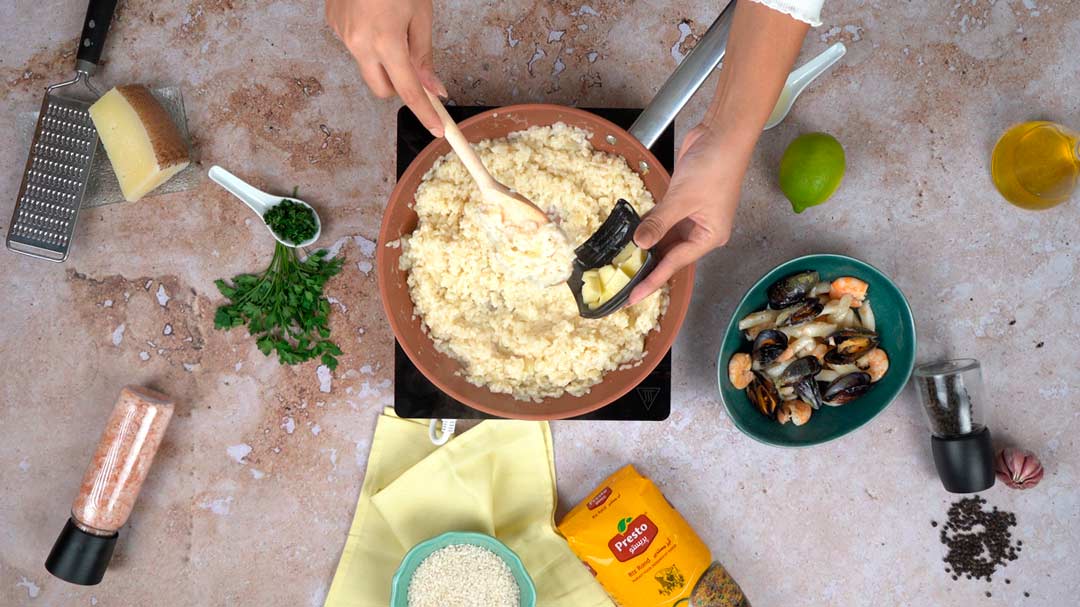 risotto fruits de mer : Incorporation du parmesan et du beurre