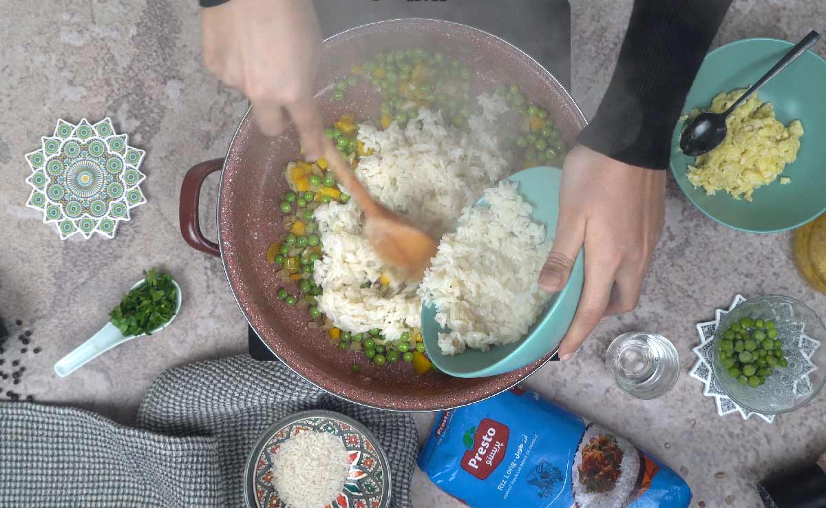 Recette de riz frit : Faire frire les œufs