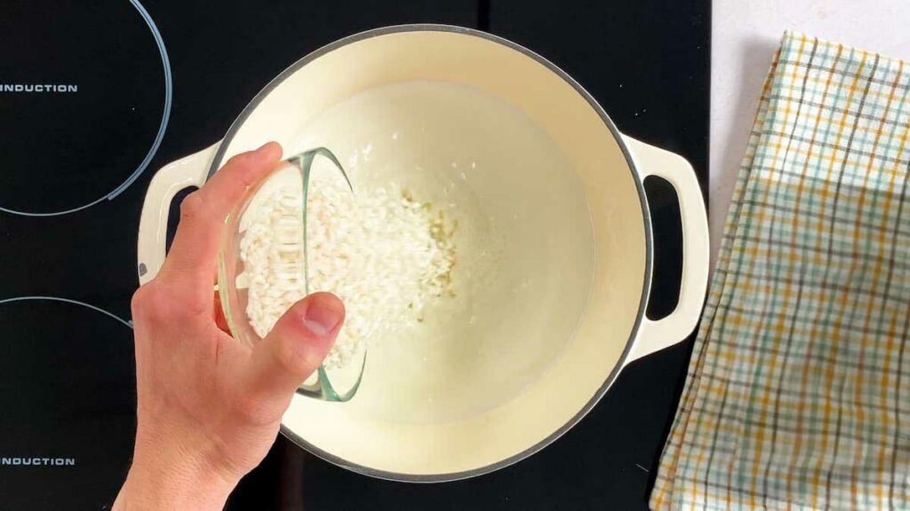 إعداد القاعدة : الأرز مع الحليب والقشدة