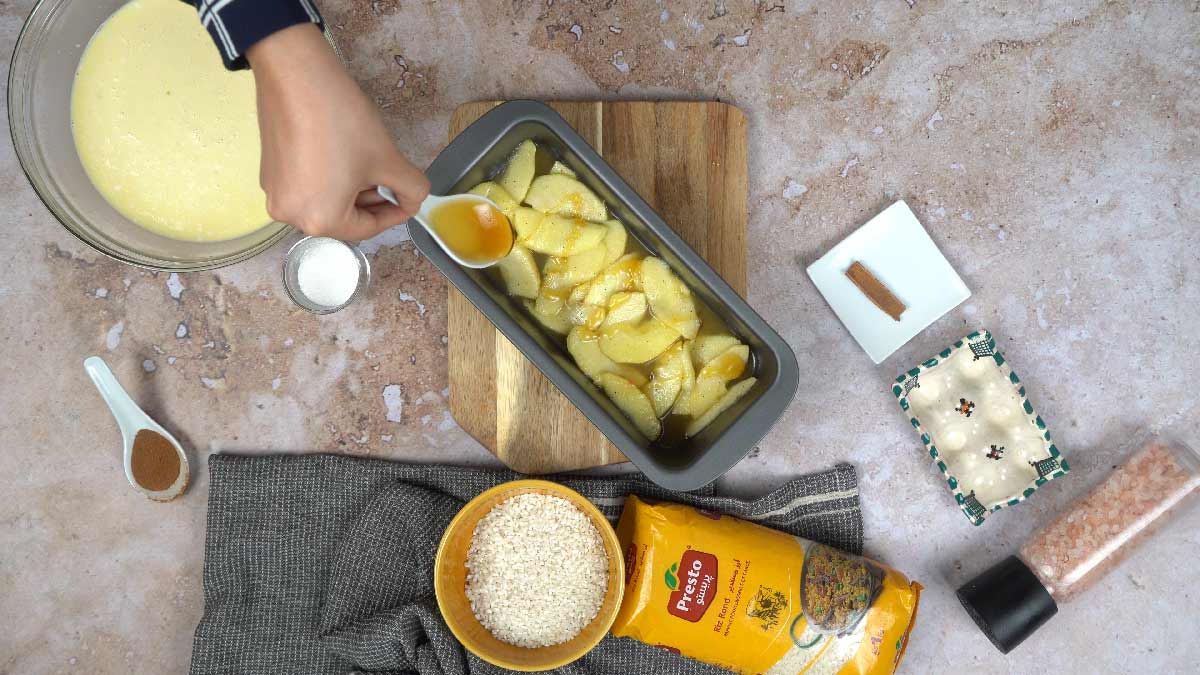 gateau de riz et pommes: Mise au moule