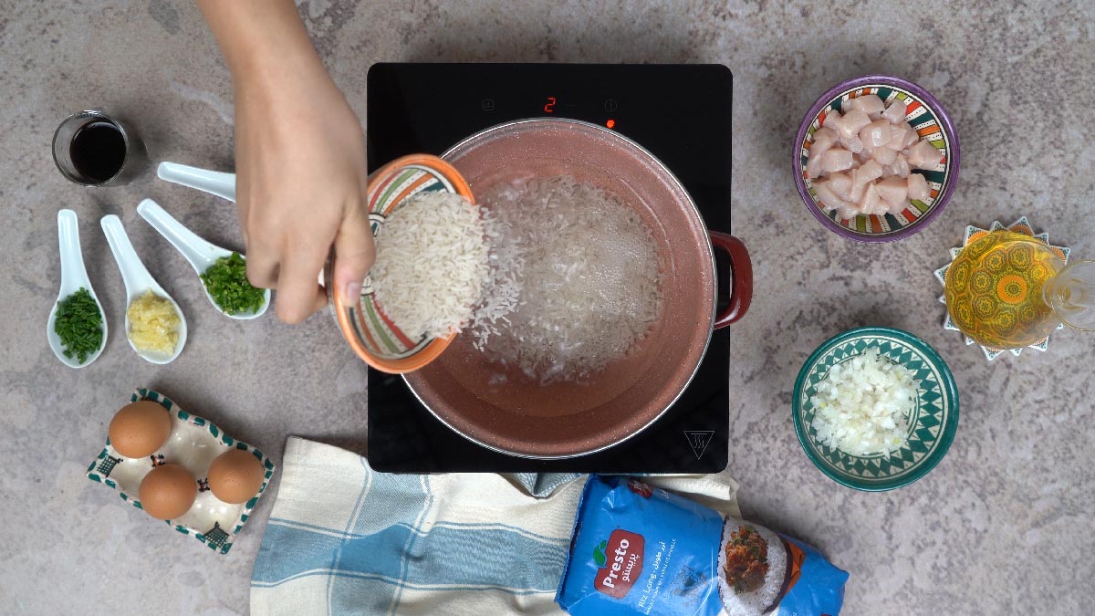 nasi goreng: Cuisson du riz