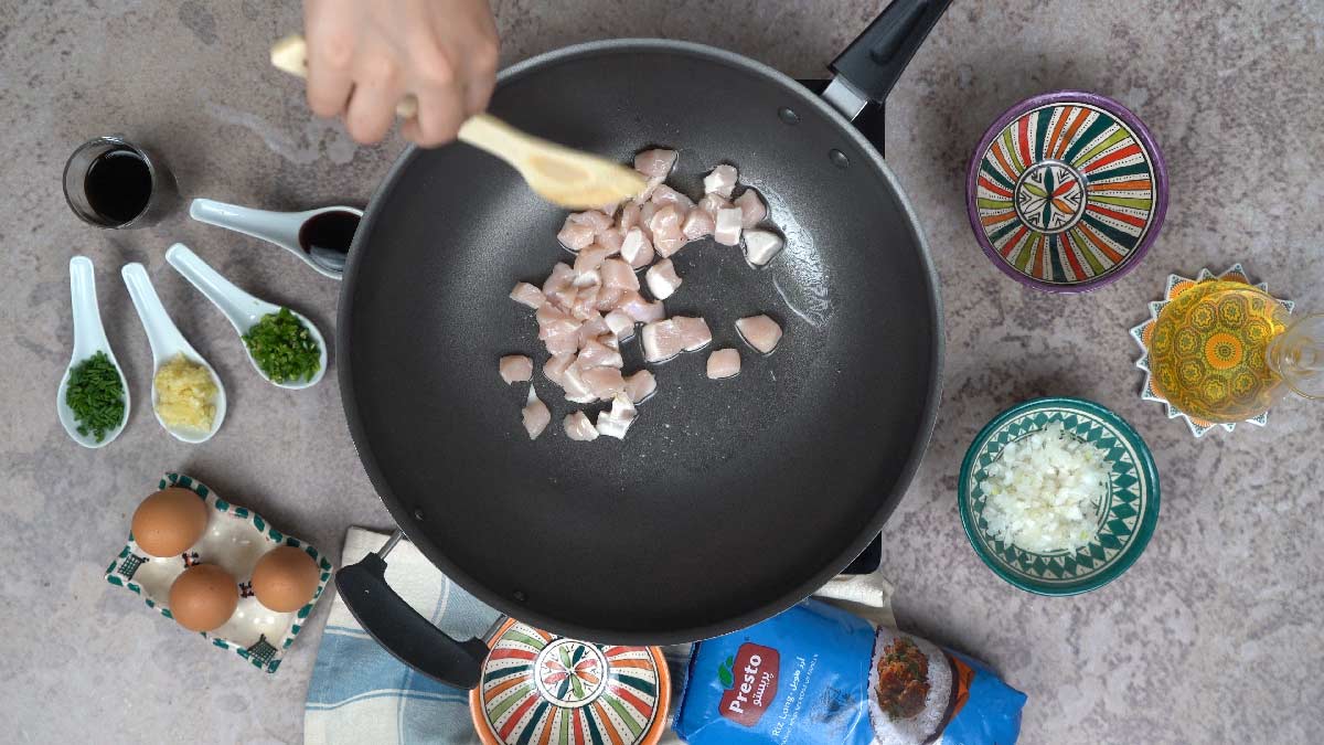 fnasi goreng: Cuisson du poulet