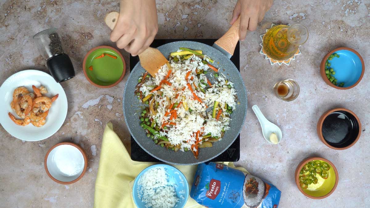 Riz thai: Cuisson des légumes