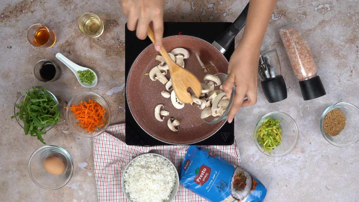 bibimbap : champignons et de la roquette