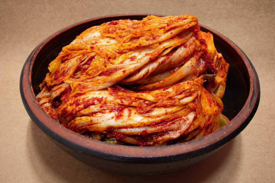 Kimchi maison : chou fermenté aux piments