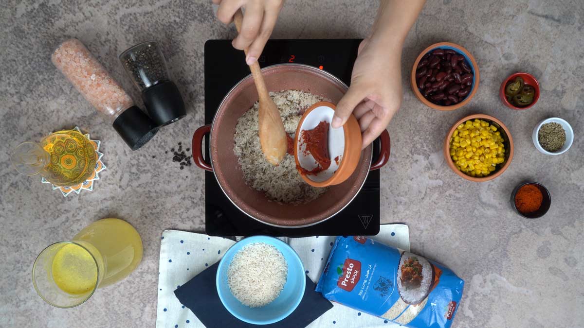 Recette Riz Haricots Rouges Mexicaine: Ajout de concentré de tomates