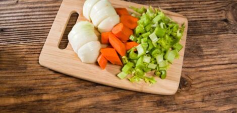 Des Légumes taillés en mirepoix