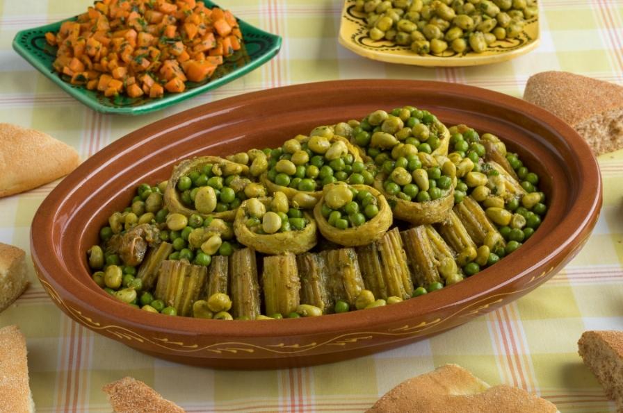 Tajine de veau aux petits pois, aux cardon aux fèves et aux artichauts