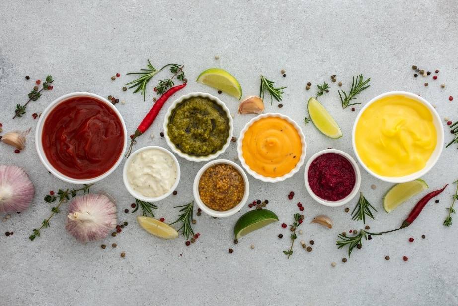 Différentes sauces comme ingrédients essentielles de votre cuisine