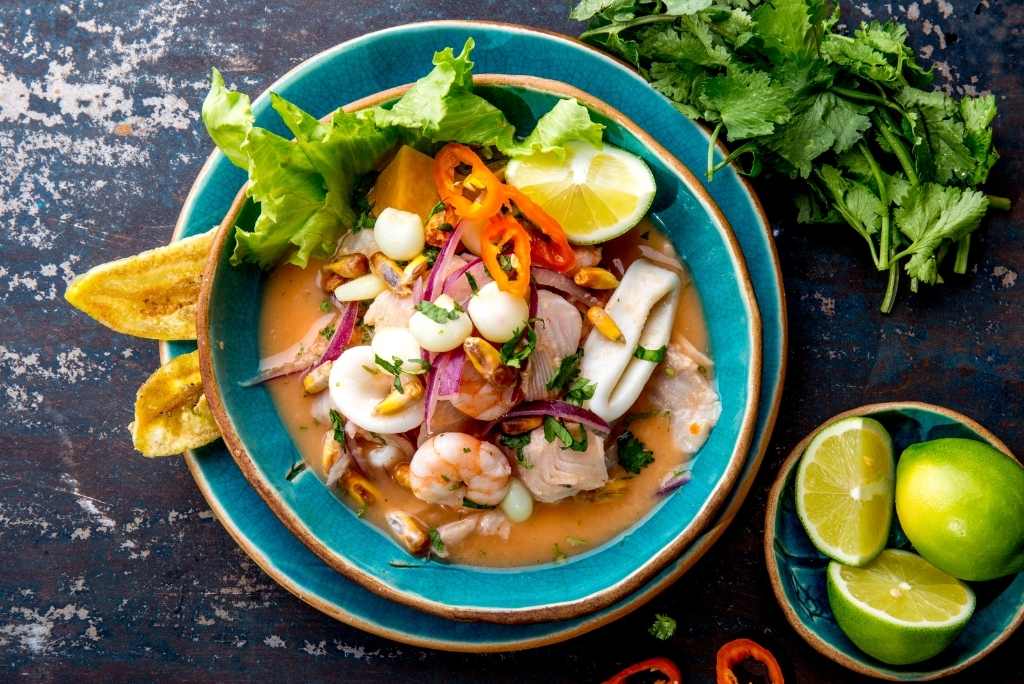 Ceviche de fruits de mer frais