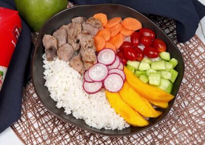 Recette de poke au thon, avocat et mangue