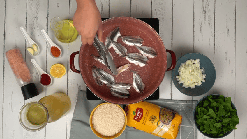 la cuisson des anchois bien nettoyés