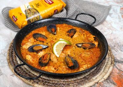 بايلا بفواكه البحر والدجاج