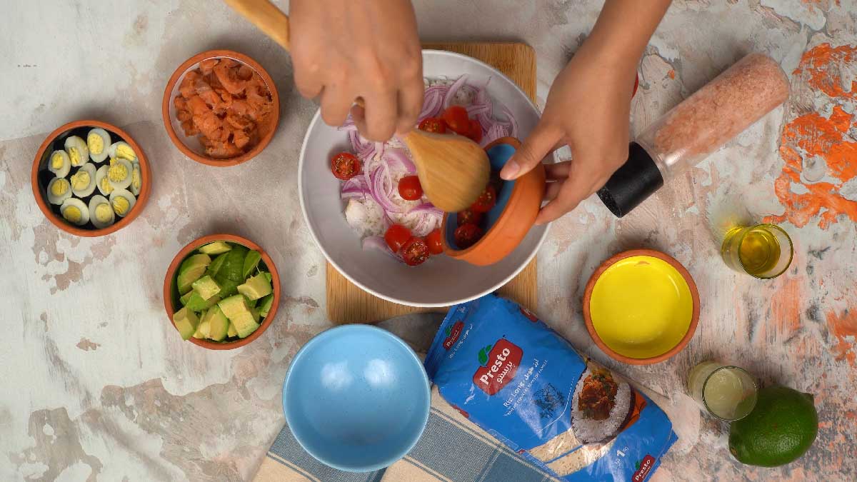 والأفوكادو المقطّع إلى مكعبات