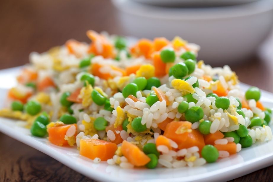 riz aux légumes cuit à la vapeur