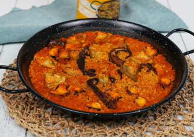 Paella au poulpe et aux artichauts