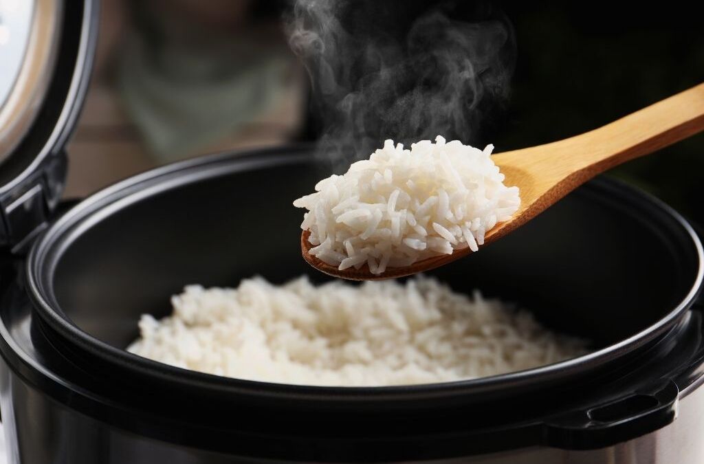 الوقت الأمثل لطهي الأرز في قدر الضغط: دليل كامل