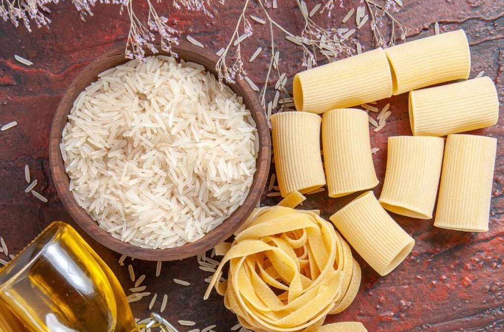 ما الذي يجعلك سمينًا: المعكرونة أم الأرز؟